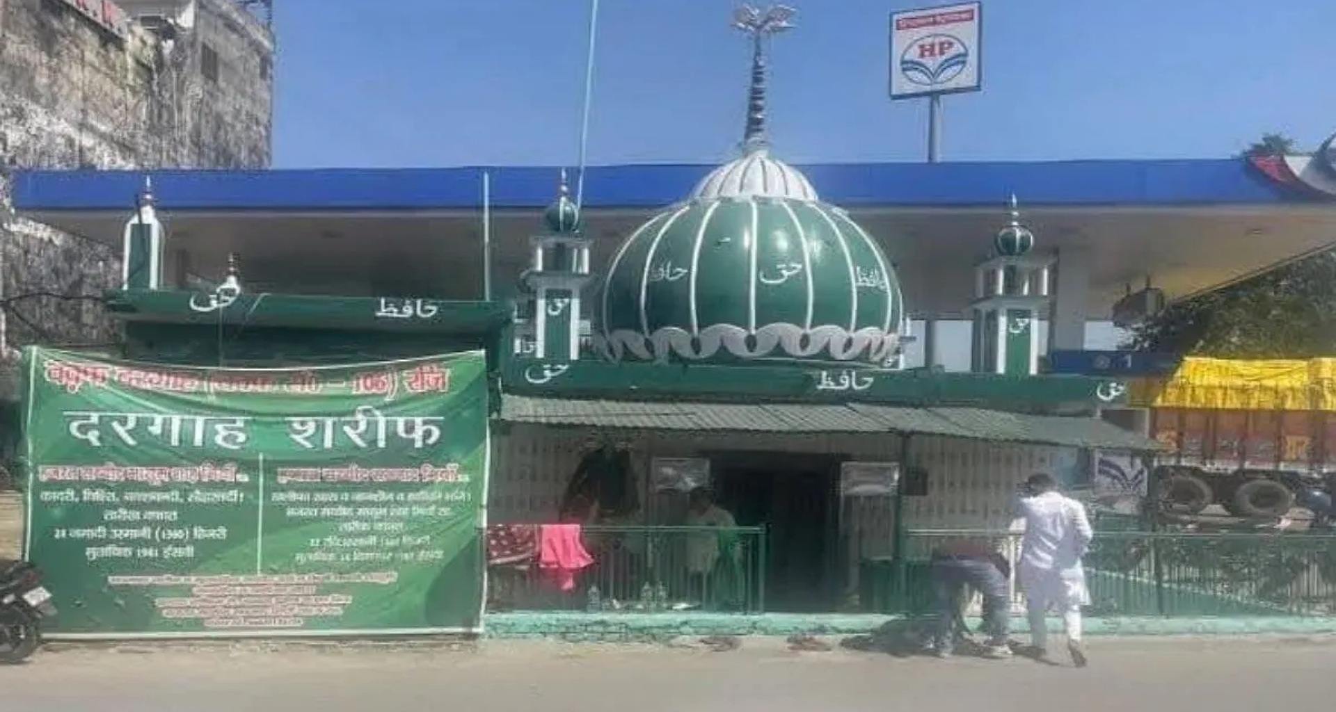 એકવાર ફરી ચાલ્યું ધામી સરકારનું બુલડોઝર, 100 વર્ષ જૂનું મકબરો તોડી પાડ્યું