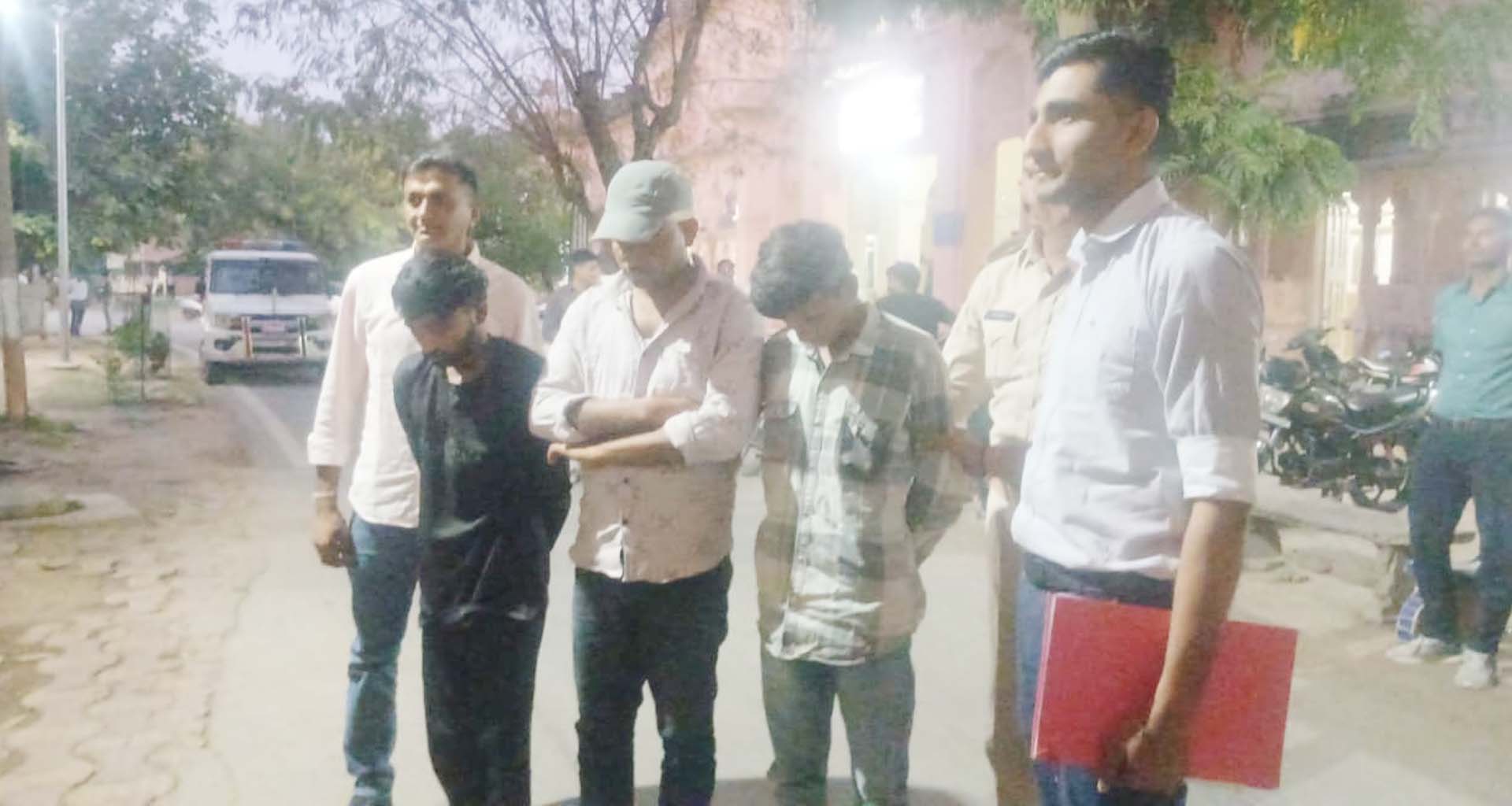 દાંતીવાડા ડેમમાં ગેરકાયદેસર માછીમારી કરતા શખ્સોને રોકવા જતા કોન્ટ્રાક્ટર પુત્રની હત્યા