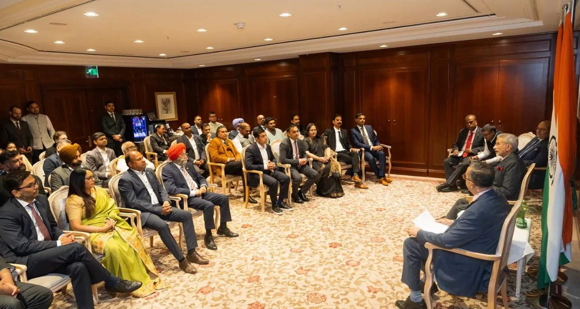 એસ જયશંકરે જર્મનમાં ભારતીય સમુદાય સાથે વાતચીત કરી