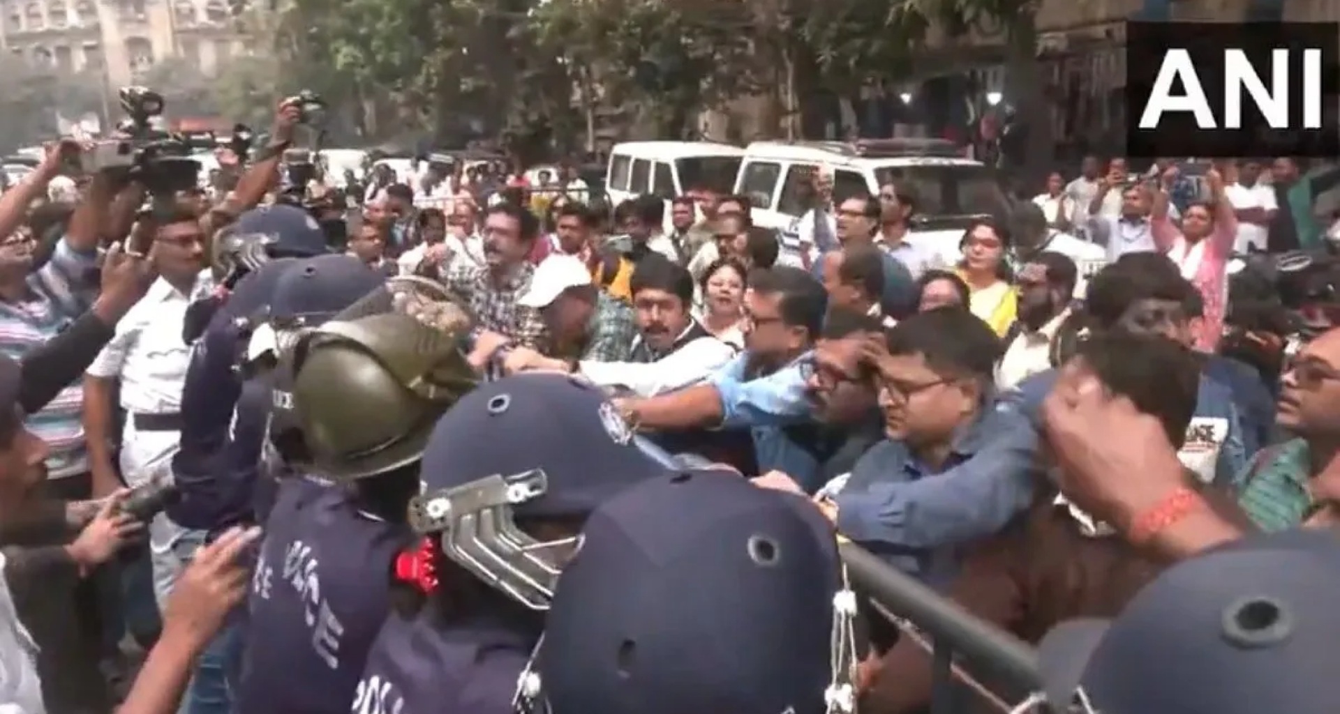 SIR ને લઈને બંગાળમાં હોબાળો: કોલકાતામાં BLO એ હિંસક વિરોધ કર્યો