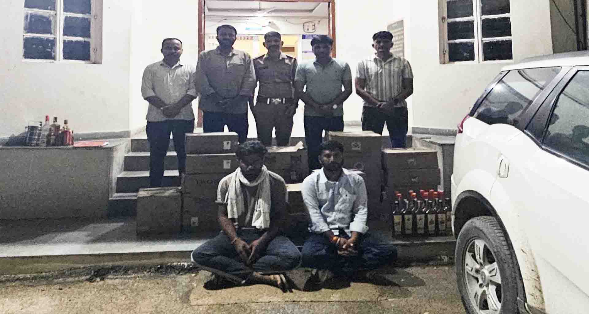 પાંથાવાડા પોલીસે SUV કારમાંથી વિદેશી દારૂની 814 બોટલ ઝડપી