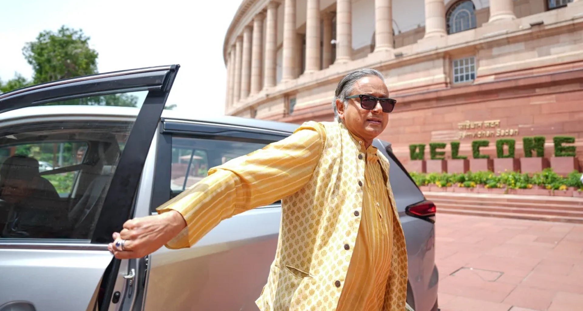 શશી થરૂરે ઓપરેશન સિંદૂર પર સરકારની ટીકા કરવાનો ઇનકાર કર્યો - સૂત્રો