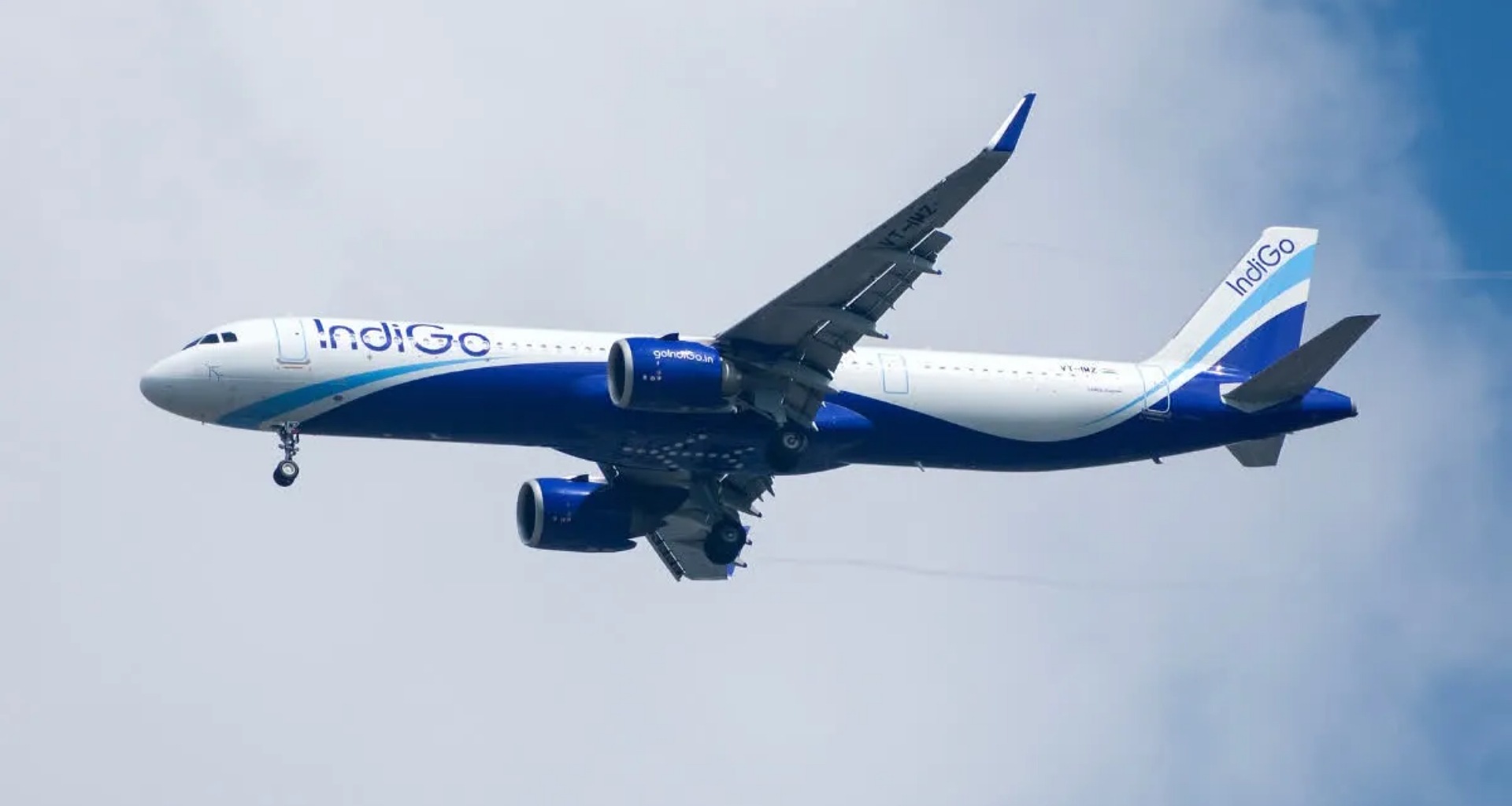 ઇમ્ફાલ જતી ઇન્ડિગોની ફ્લાઇટમાં સમસ્યા સર્જાઈ, 1 કલાક હવામાં રહ્યા બાદ દિલ્હી પાછી ફરી