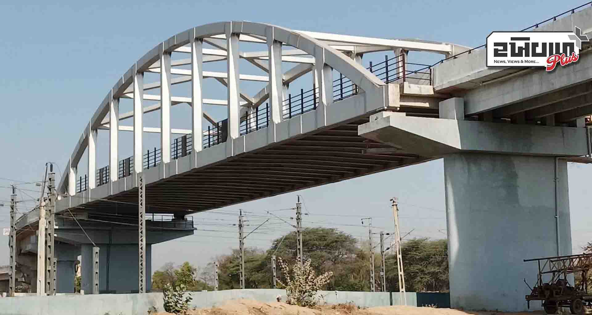 મહેસાણાના ધોળાસણ નજીક રેલ્વે ઓવરબ્રીજમાં લાલીયાવાડી