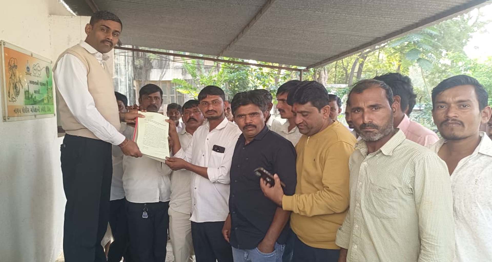 ડીસાના બાઈવાડા ગામના ગ્રામજનો દારૂબંધી માટે મેદાને : ડીવાયએસપીને લેખિત રજૂઆત