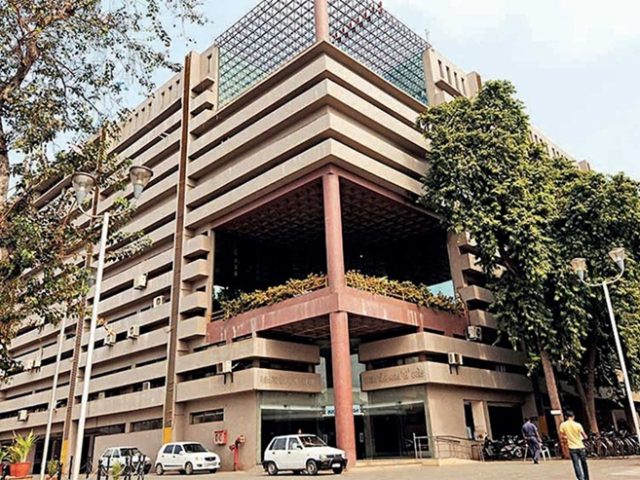 AMCમાં ભરતી કૌભાંડનો ઘટસ્ફોટ થતા; 8 કર્મચારીઓને તાત્કાલિક અસરથી હાંકી કઢાયા