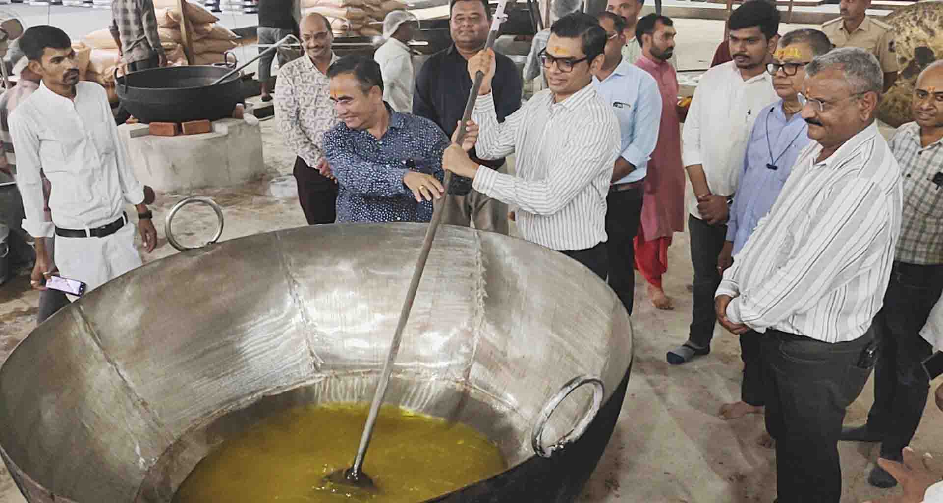 અંબાજી ખાતે જિલ્લા કલેકટર મિહિર પટેલે પ્રસાદ ઘરનો શુભારંભ કરાવ્યો