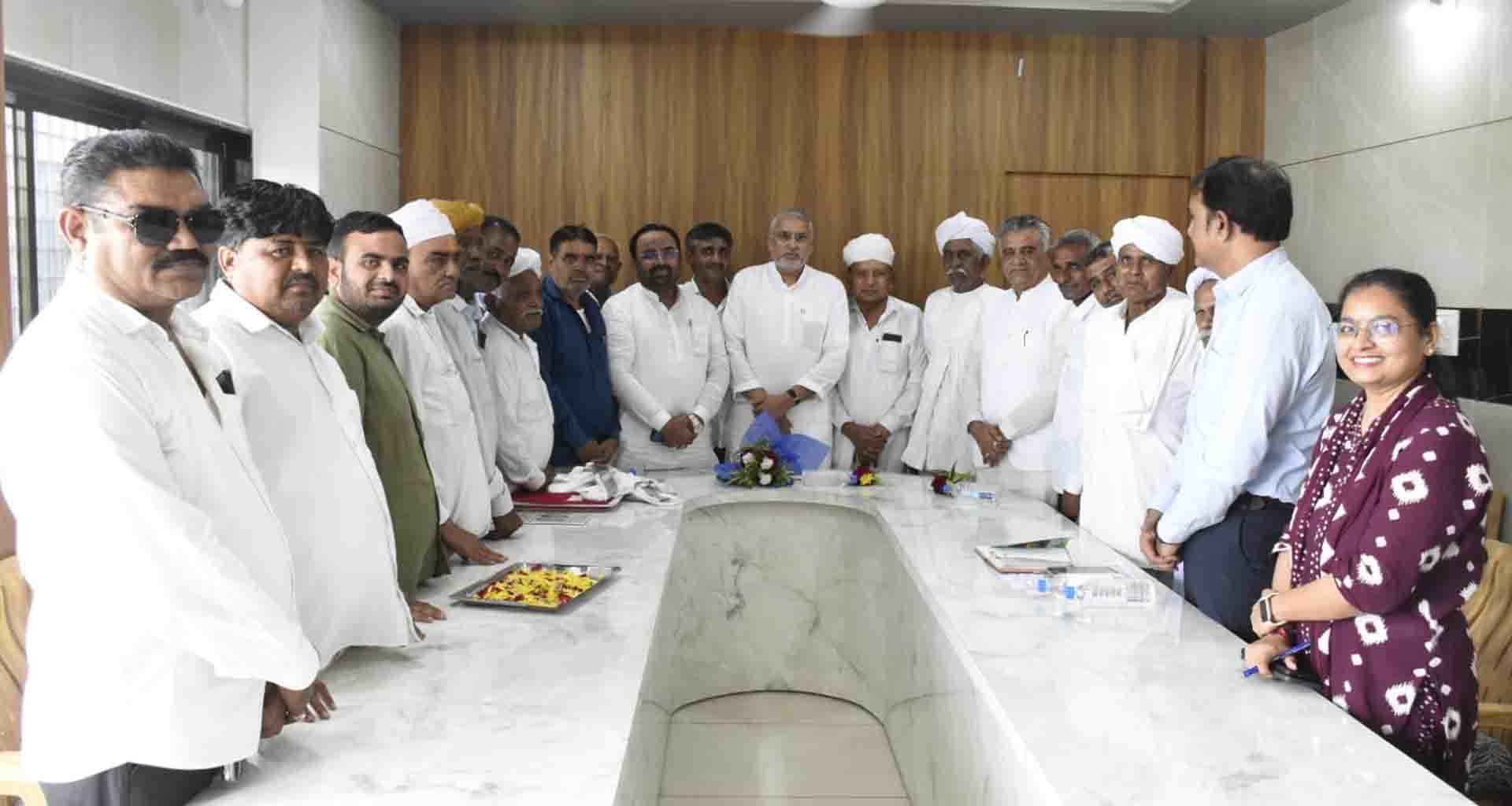 મંત્રી જગદીશ વિશ્વકર્માએ ડીસા સ્થિત ધી રાણપુર- વડાવાસ સહકારી મંડળીની મુલાકાત લીધી