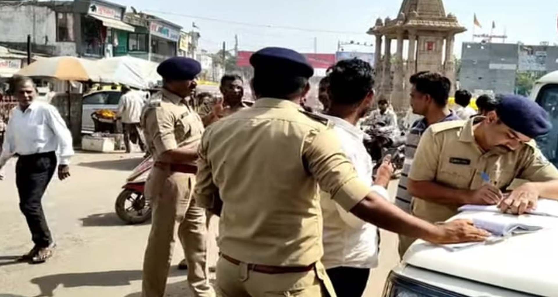 પાટણ પોલીસે ટ્રાફિકની સમસ્યાની સાથે વાહન ચાલકો સામે ઝુંબેશ હાથ ધરી