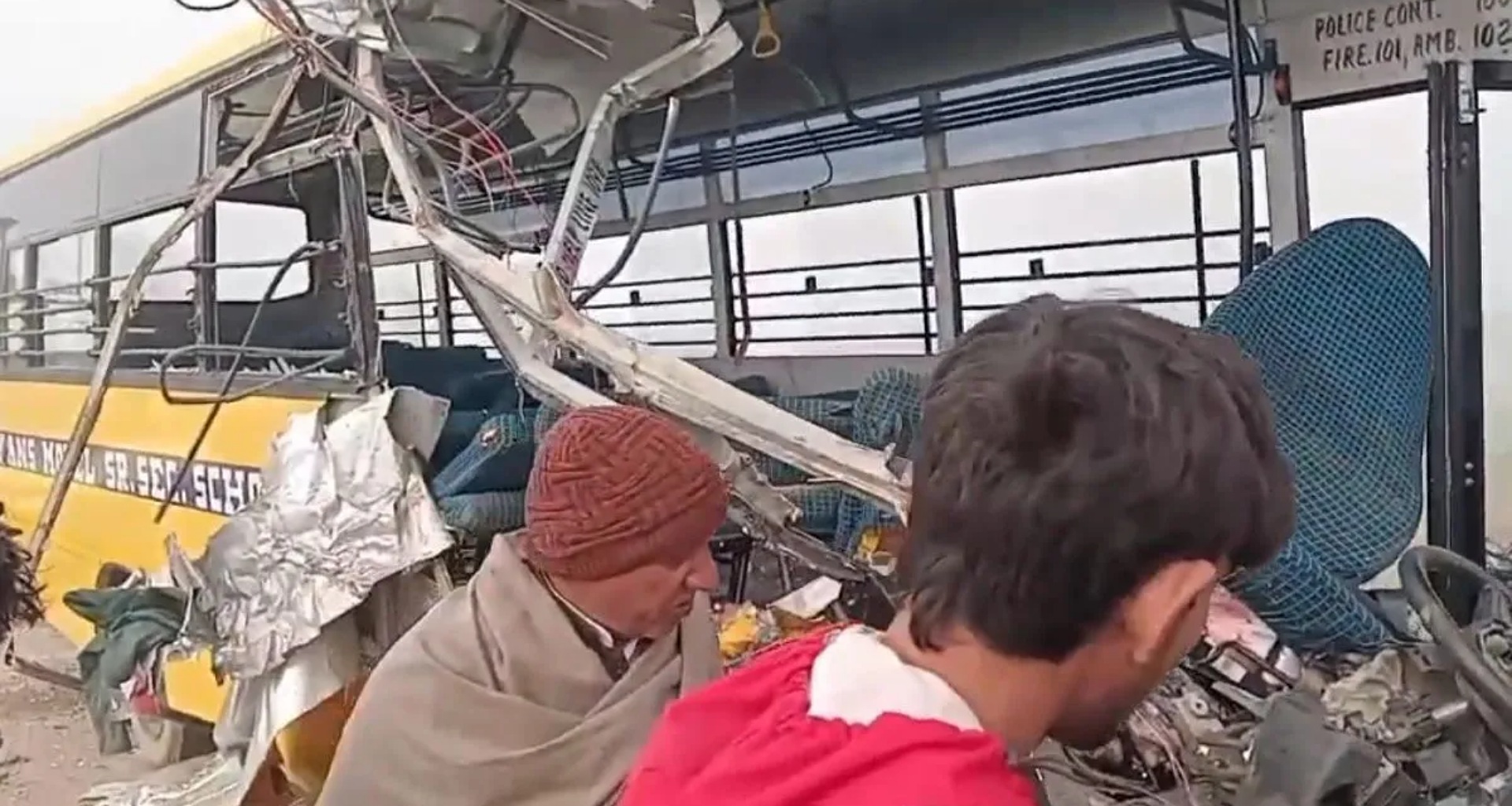 રોડવેઝ બસ અને ખાનગી સ્કૂલ બસ વચ્ચે ટક્કર, એક વિદ્યાર્થીનું મોત, 18 ઘાયલ