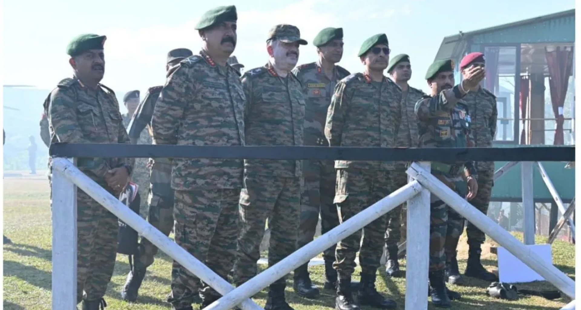 મોટા સમાચાર: બાંગ્લાદેશ સાથે તણાવ વચ્ચે ભારતીય સેના સક્રિય થઈ, લશ્કરી અધિકારીઓએ સરહદની મુલાકાત લીધી