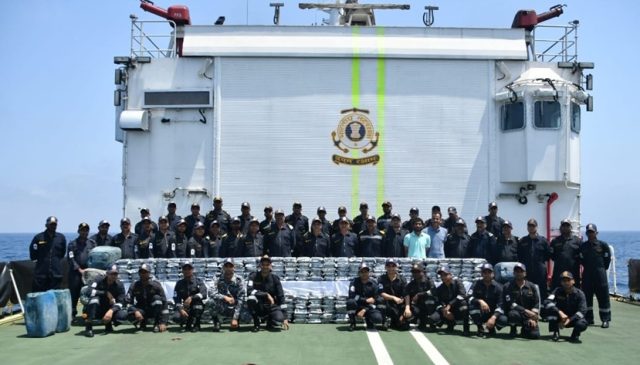 ભારતીય કોસ્ટ ગાર્ડ અને ગુજરાત ATS એ આશરે 1,800 કરોડ રૂપિયાના માદક દ્રવ્યોનો જથ્થો જપ્ત કર્યો