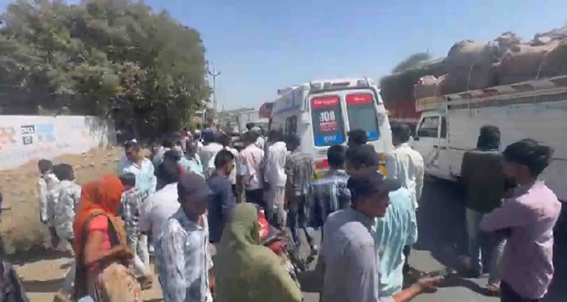 નેનાવા પાસે બસ ચાલકને અચાનક છાતીમાં દુખાવો ઉપડતાં ટ્રિપલ અકસ્માત