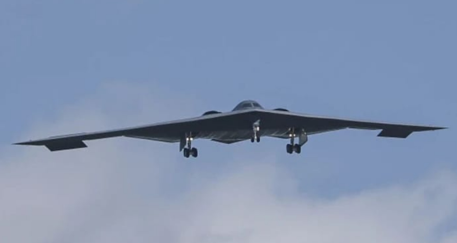 ઈરાન પર મોટા બંકર-બસ્ટર બોમ્બ ફેંકનારા B-2 બોમ્બરો ઘરે પાછા ફર્યા