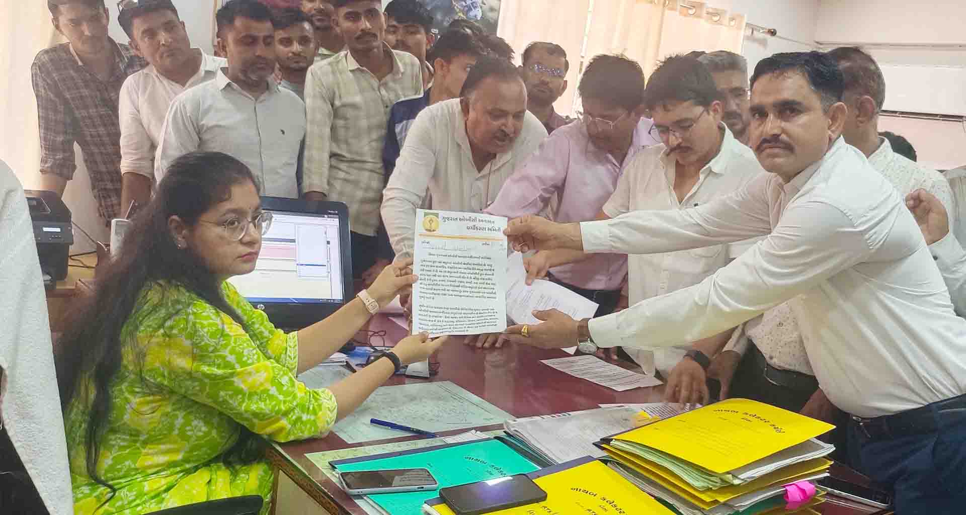 GPSC પરીક્ષામાં ગેરરીતિ મુદ્દે ડીસામાં નાયબ કલેક્ટરને આવેદનપત્ર અપાયું