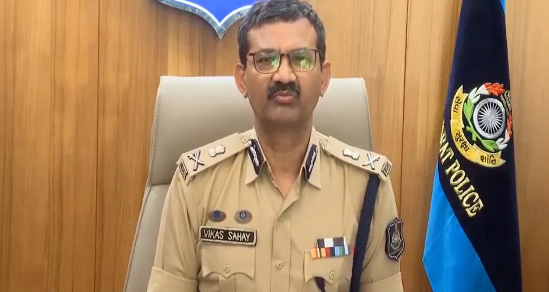 ગીર સોમનાથના એક દરગાહમાંથી શસ્ત્રોનો જથ્થો મળી આવ્યો; દરિયાકાંઠાના વિસ્તારમાં પેટ્રોલિંગ વધારીને પૂછપરછ શરૂ કરાઈ