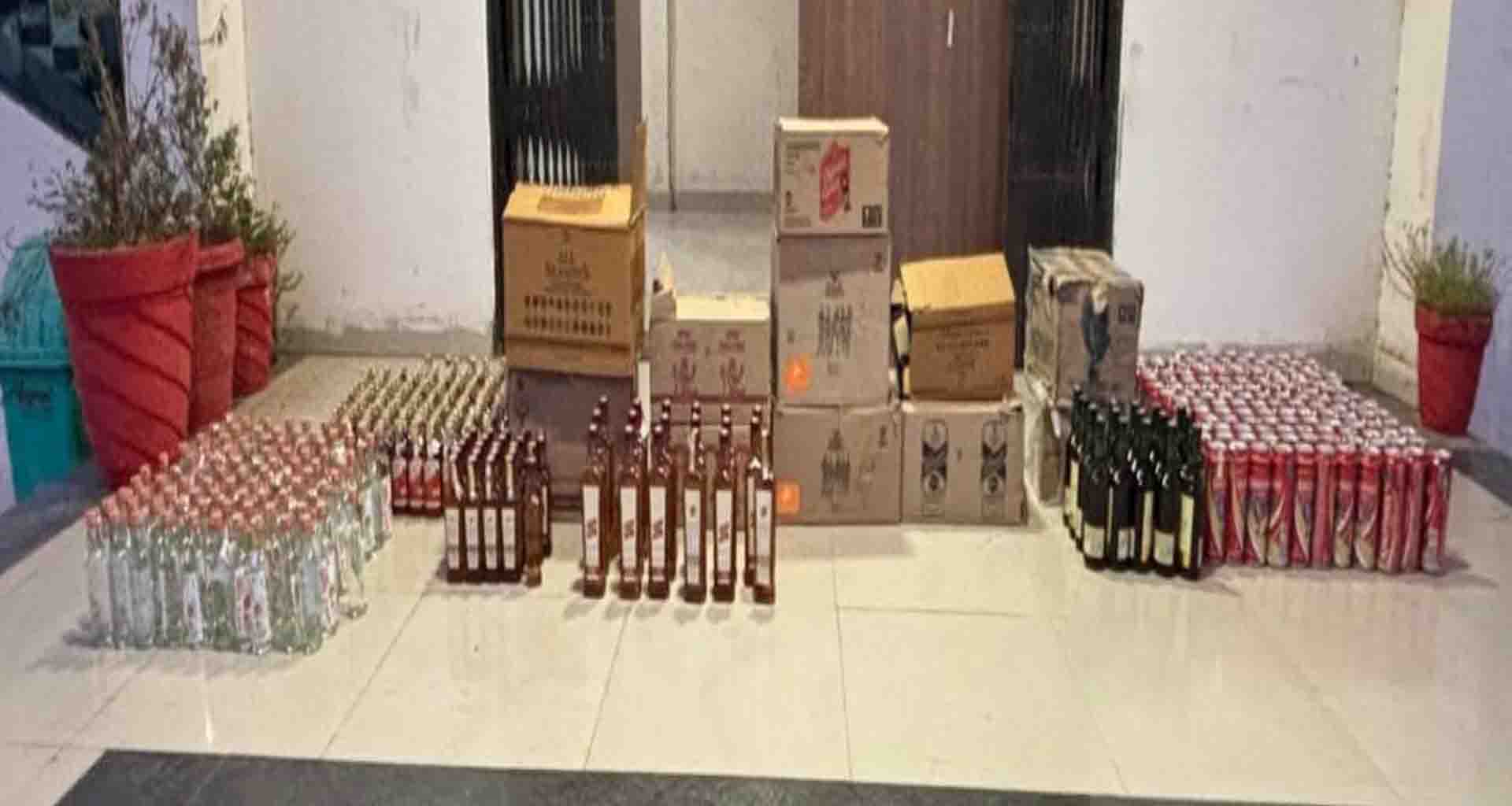 અરવલ્લી: સર્વોદયનગર ડુંગરીમાં બુટલેગરના ઘરની પાછળથી ૧.૩૫ લાખનો વિદેશી દારૂ LCBએ ઝડપી પાડ્યો