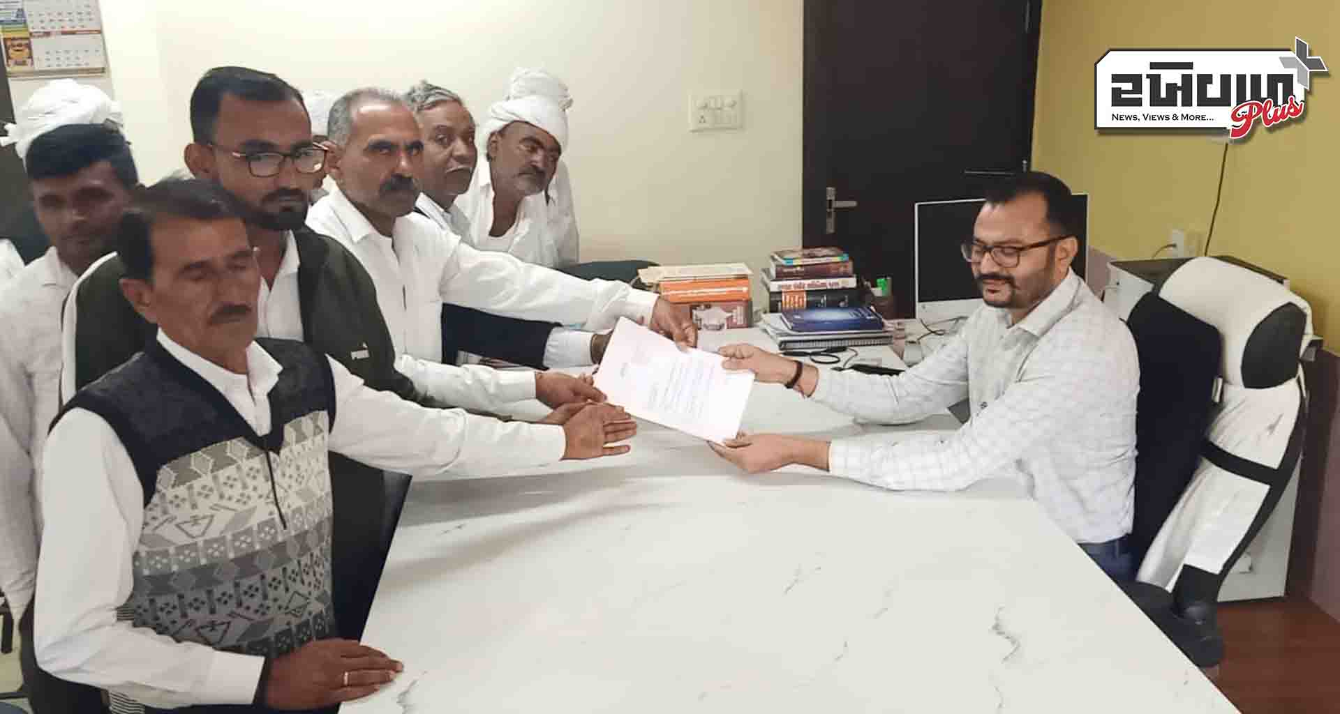 ખેડૂતોની ગાંધી ચીંધ્યા માર્ગે આંદોલનની ચીમકી;લાખણી સહિતના ગામડાઓના ગામ તળાવો ભરવા ઉચ્ચ સ્તરે રજુઆત