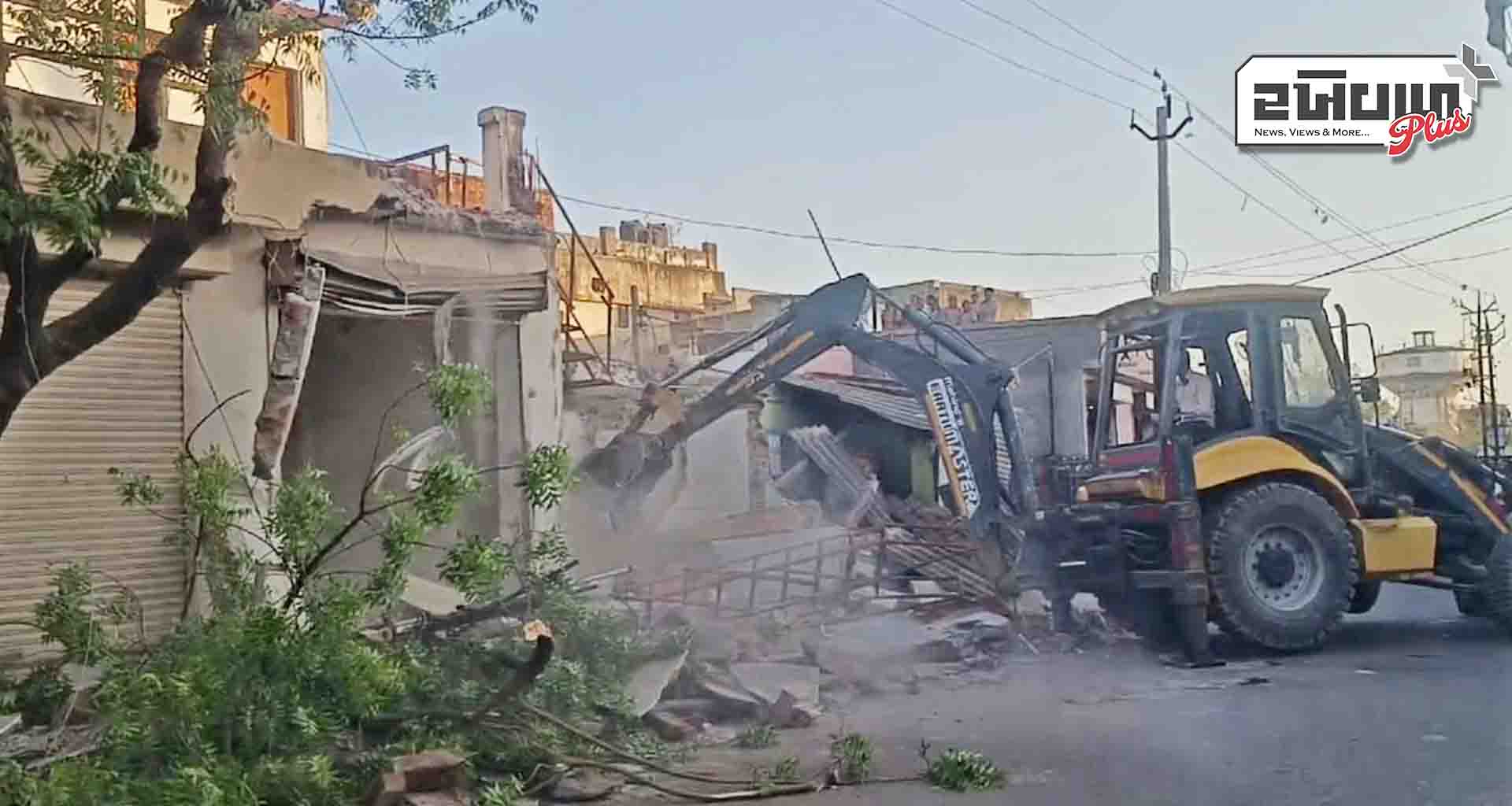 રાજ્યમાં અસમાજિક તત્વો પર તંત્ર દ્વારા કડક કાર્યવાહી; ડીસામાં માથાભારે શખ્સનું દબાણ તોડાયું