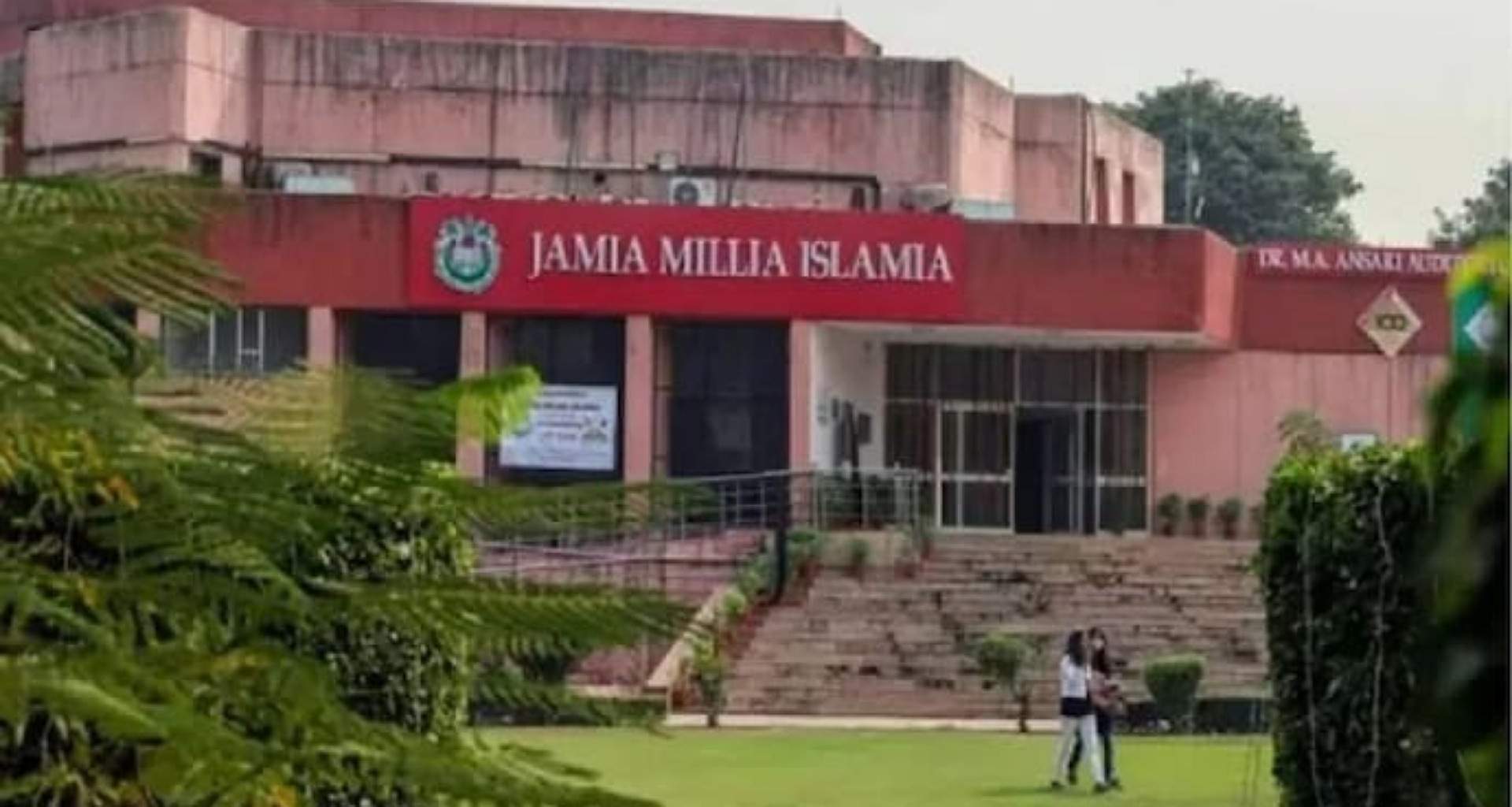 જામિયામાં બે વિદ્યાર્થી જૂથો વચ્ચે અથડામણ, ઈંટ અને પથ્થર ફેંકાતા અનેક વિદ્યાર્થી ઘાયલ