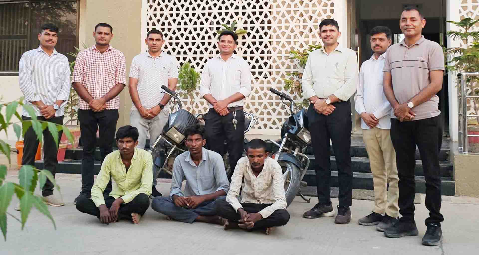 ધાનેરા; વાહન ચેકીંગ દરમિયાન ચોરીના બે બાઇક સાથે ત્રણ શખ્સોને ઝડપી લીધા