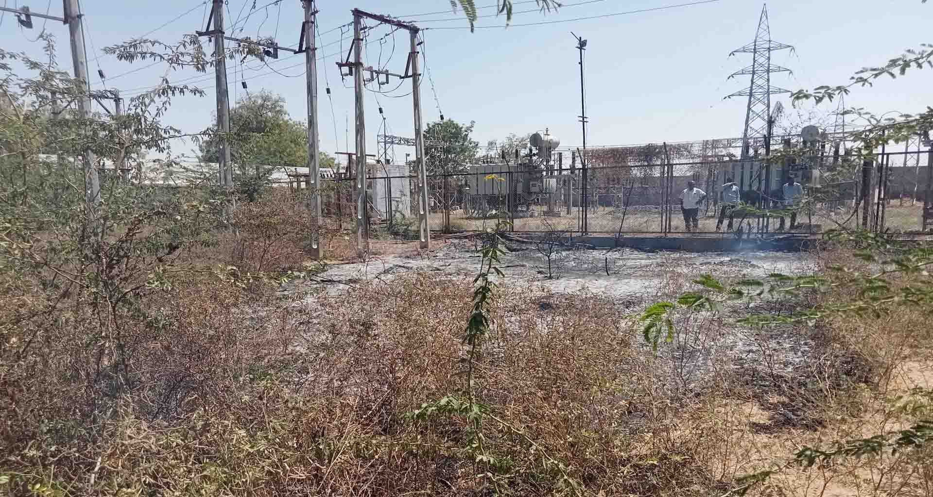 થરાદમાં યુજીવીસીએલ ના 66 કેવી સબસ્ટેશન ખાતે શોર્ટ સર્કિટના કારણે આગની ઘટનાથી દોડધામ