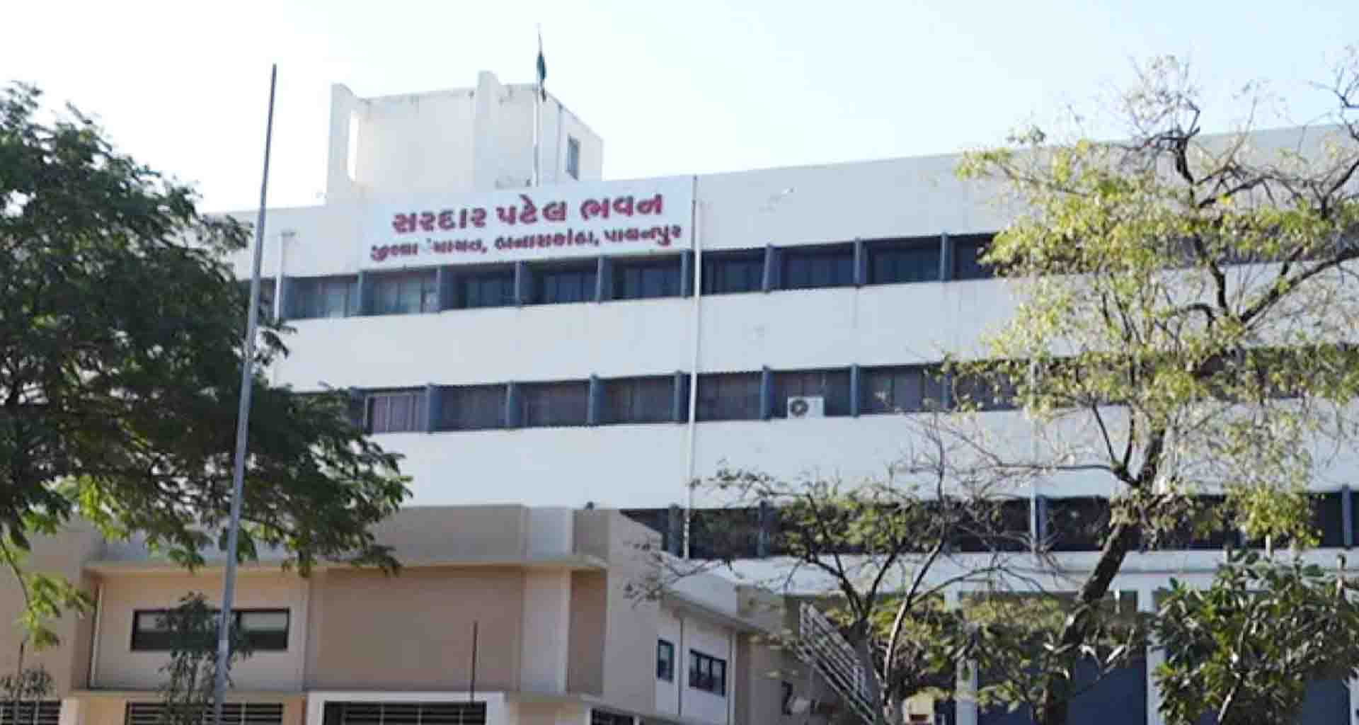 બનાસકાંઠા જિલ્લામાં બોન્ડેડ ડોક્ટરો ગુલ્લી મારતા હોવાની રાવ