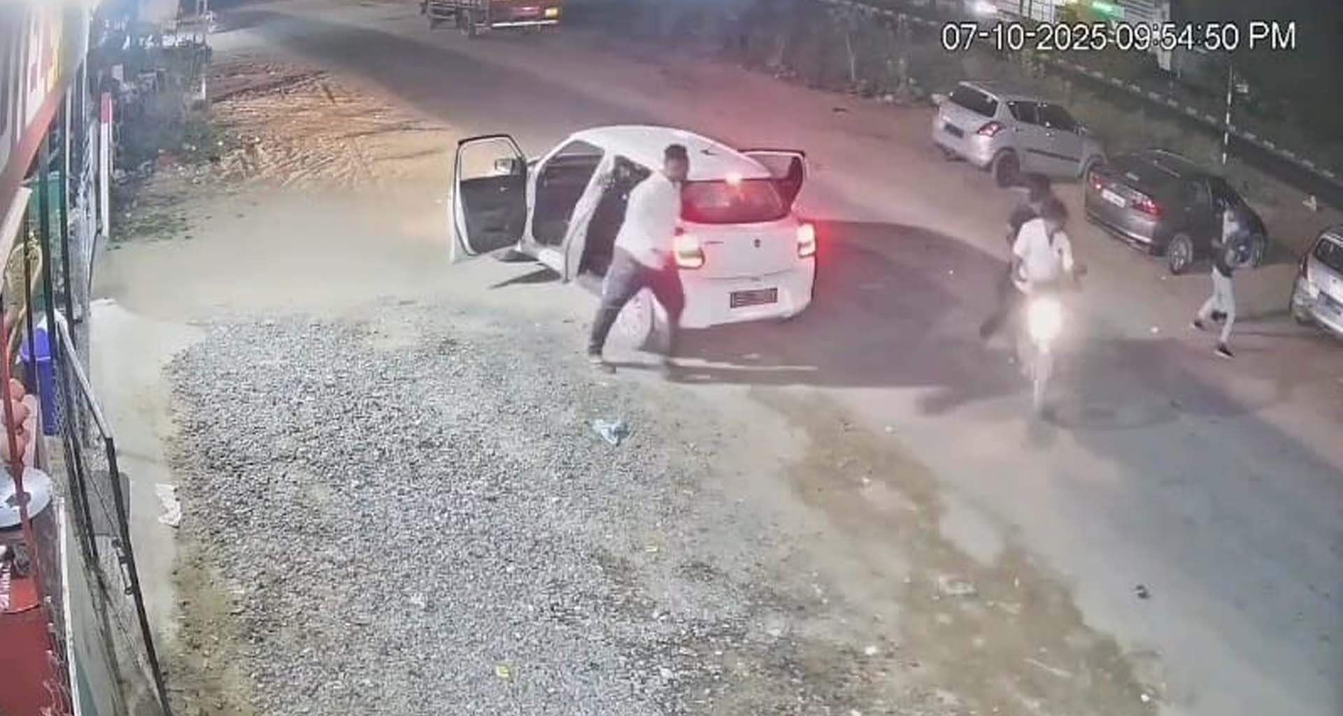 પાલનપુરના ચંડીસર હાઈવે નજીક યુવક ઉપર તલવાર વડે હુમલો કરાતા ચકચાર