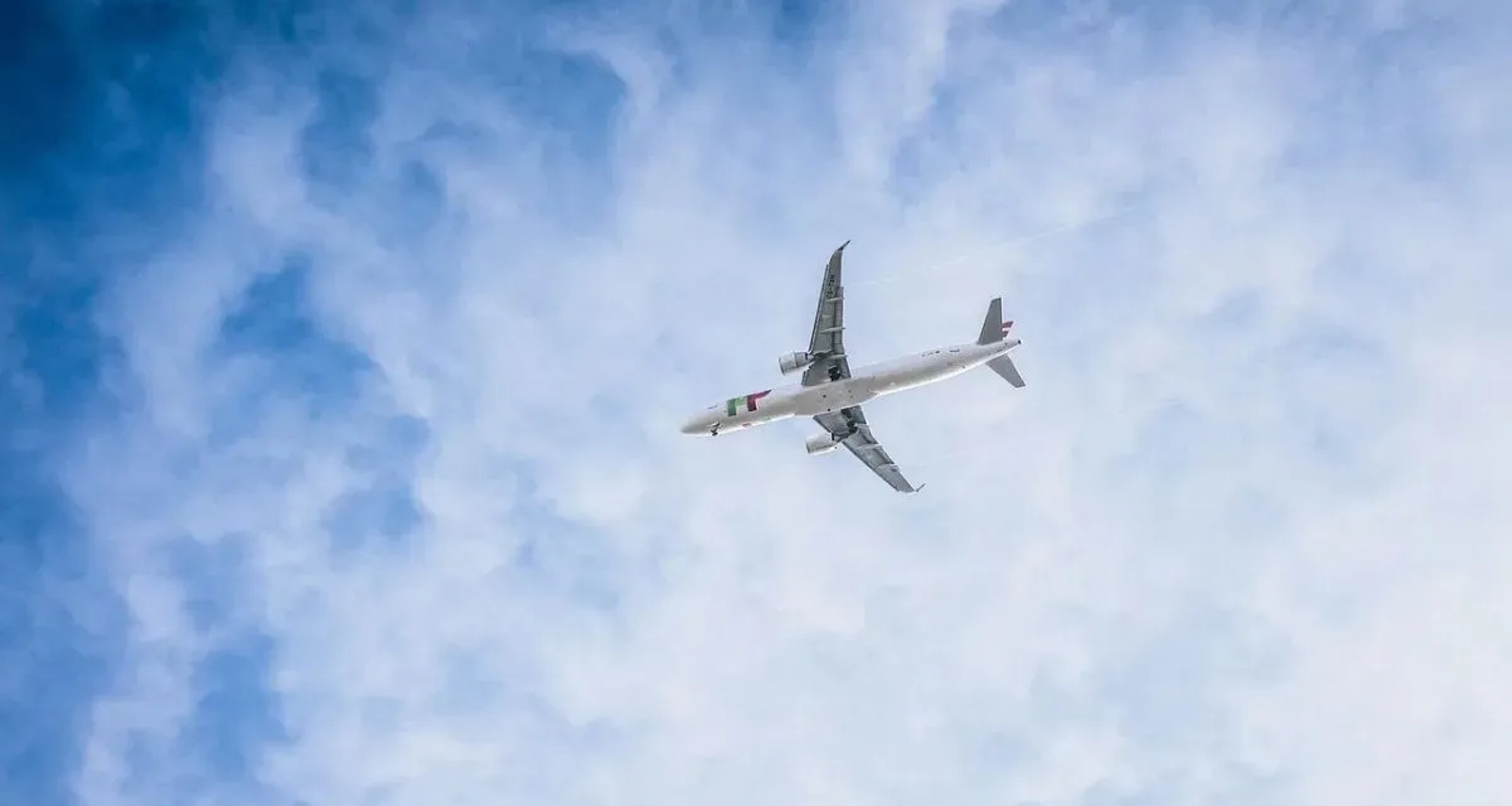 ફ્લાઇટમાં જ મુસાફરે વિમાનને બોમ્બથી ઉડાવી દેવાની ધમકી આપી