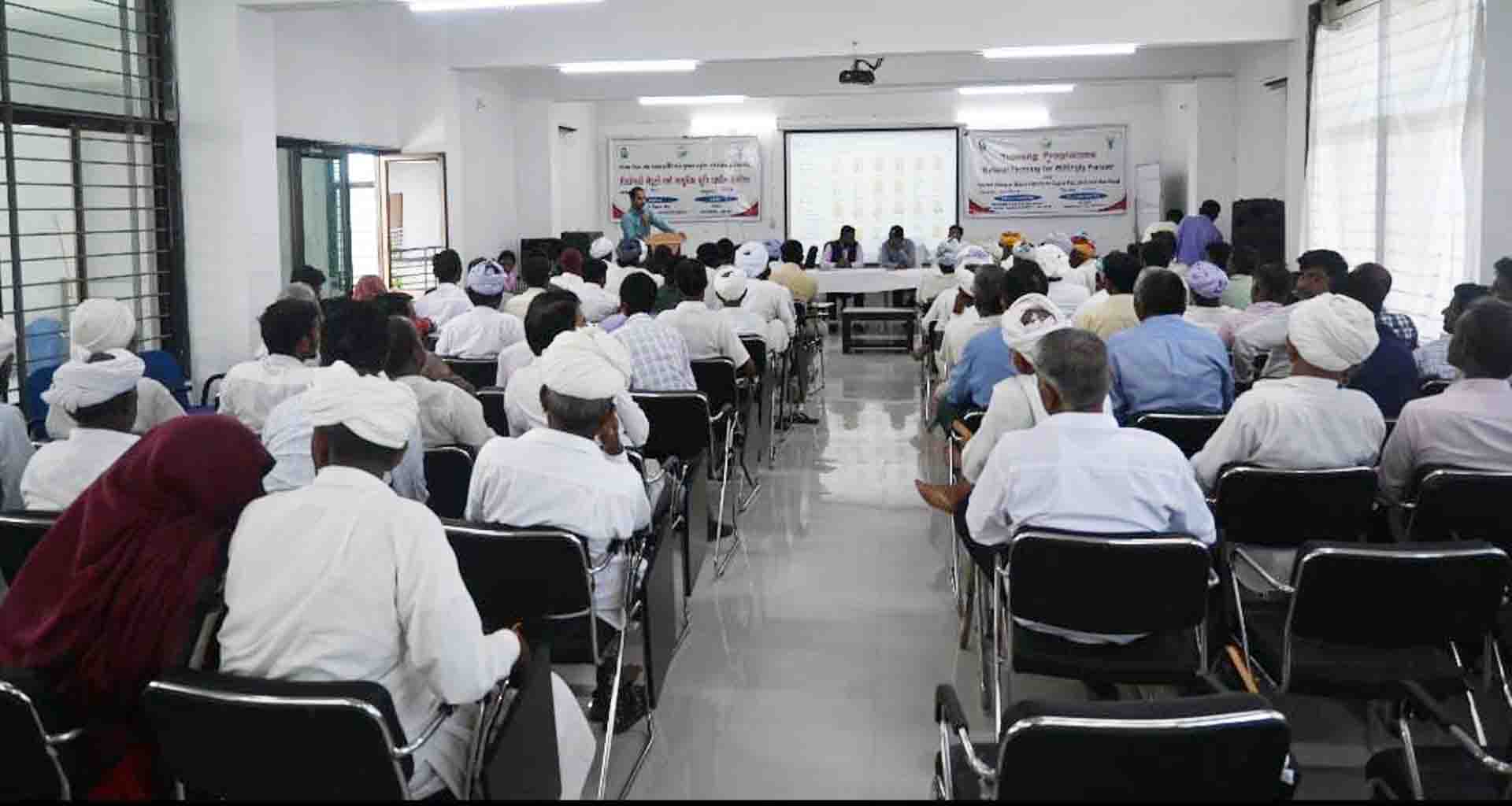 પ્રાકૃતિક ખેતીને પ્રોત્સાહન : ડીસા કૃષિ વિજ્ઞાન કેન્દ્ર, સરદાર દાંતીવાડા કૃષિ યુનિવર્સિટી દ્વારા તાલીમ વર્ગ શરૂ