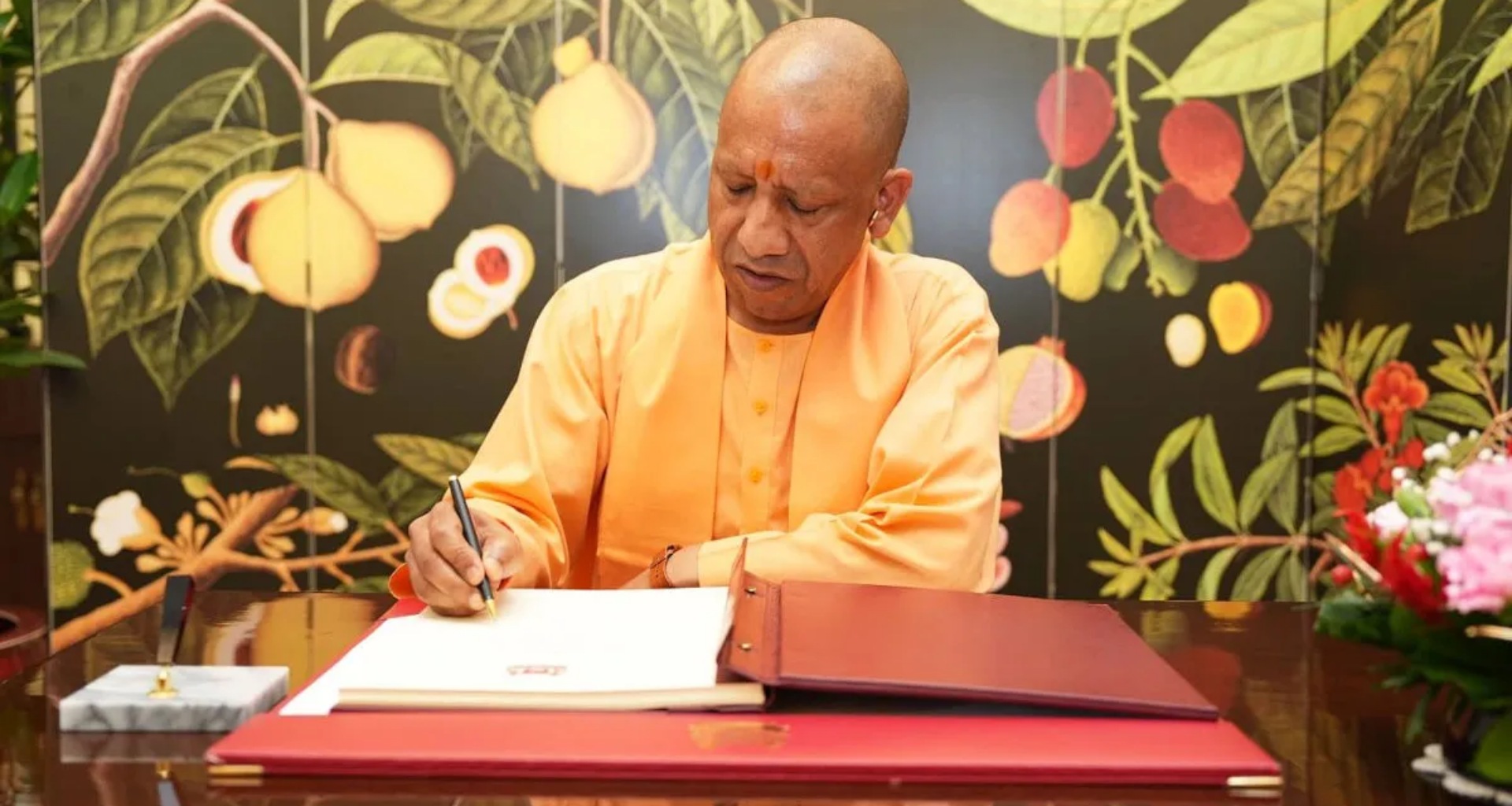 મુખ્યમંત્રી યોગીની સિંગાપોર મુલાકાત: યુપીને રોકાણમાં મોટી સફળતા મળી, લગભગ 20,000 કરોડ રૂપિયાના એમઓયુ પર હસ્તાક્ષર થયા