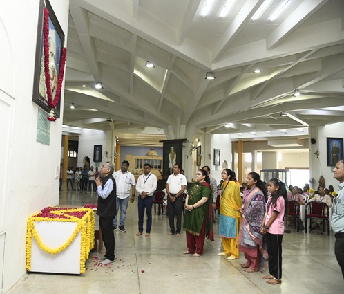 ઇન્દુલાલ યાજ્ઞિકની ૧૩૩મી જન્મજયંતી નિમિત્તે ગુજરાત વિધાનસભા ખાતે પુષ્પાંજલિ અર્પણ કરાઈ