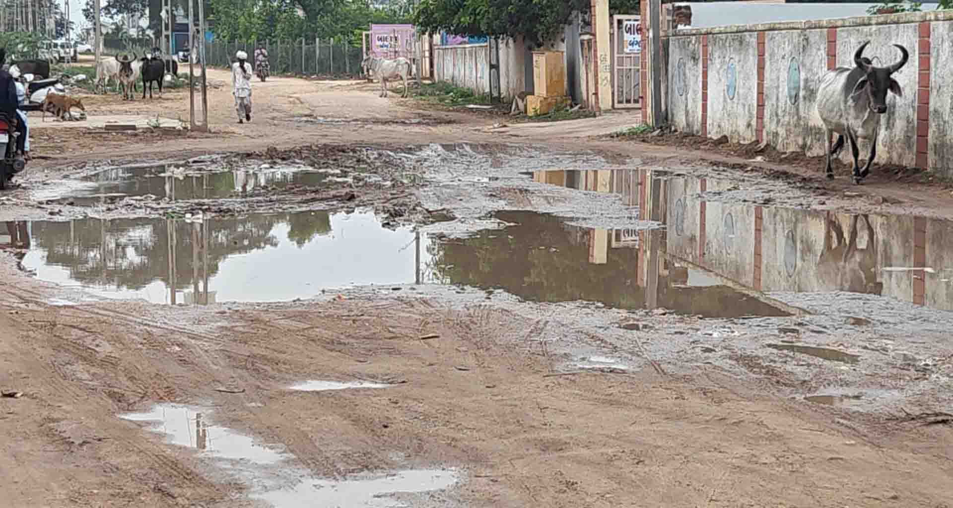 શુભમ પાર્ટી પ્લોટથી બાલાજી બંગલોઝ સુધીનો માર્ગ બિસ્માર, સ્થાનિકો પરેશાન
