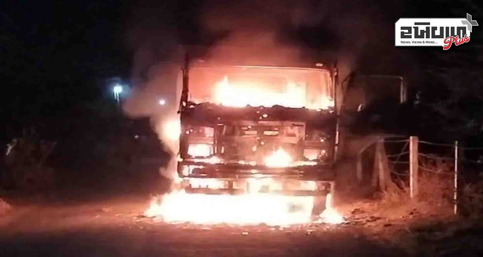 સાબરકાંઠામાં પિલુદ્રા-સાંપડ રોડ પર ગુસ્સે થયેલા લોકોએ બે ડમ્પરને આગ ચાંપી