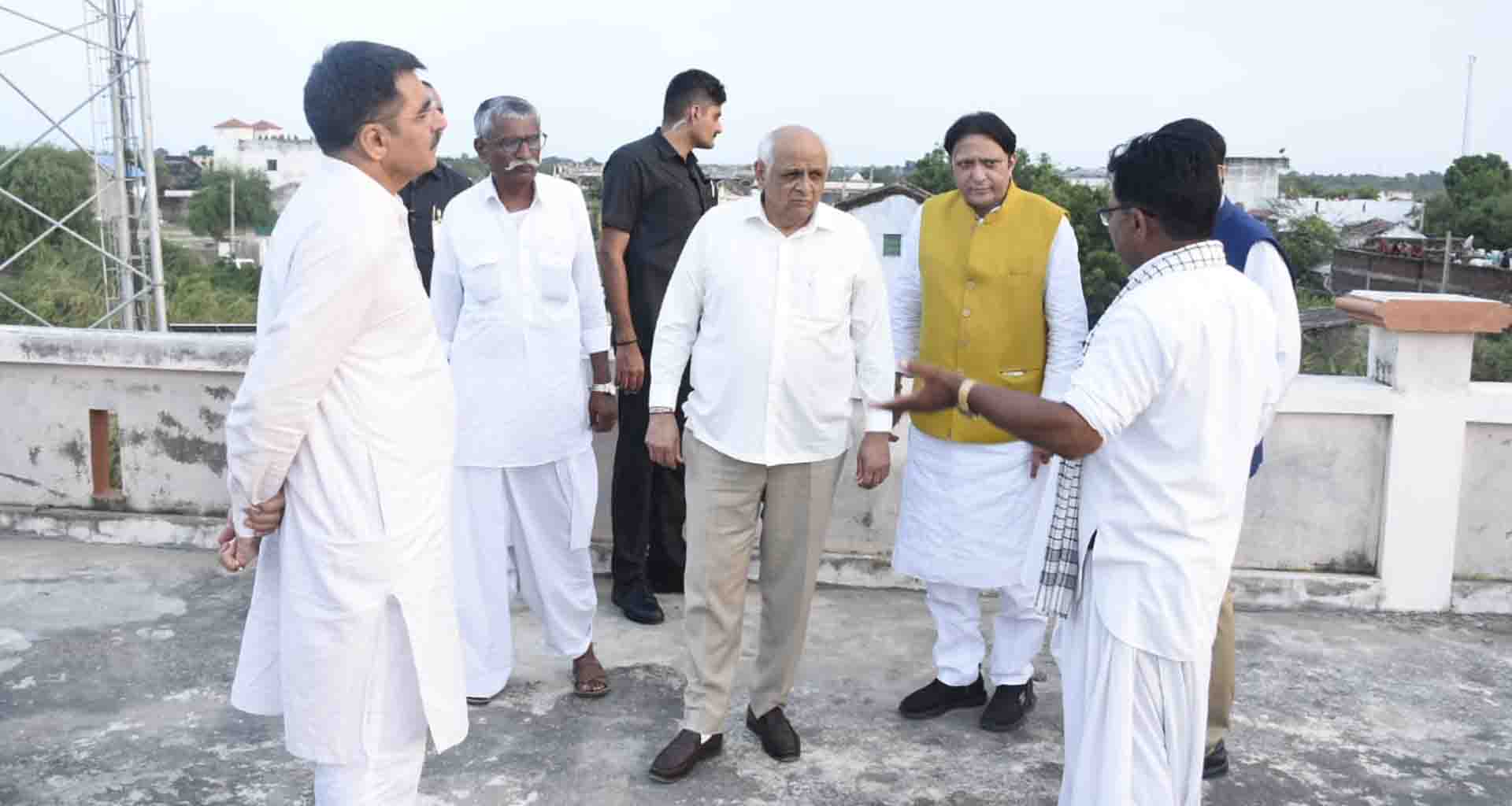 મુખ્યમંત્રી ભૂપેન્દ્ર પટેલ બનાસકાંઠામાં ભારે વરસાદથી પ્રભાવિત સરહદી ગામોની મુલાકાતે; રાત્રી રોકાણ