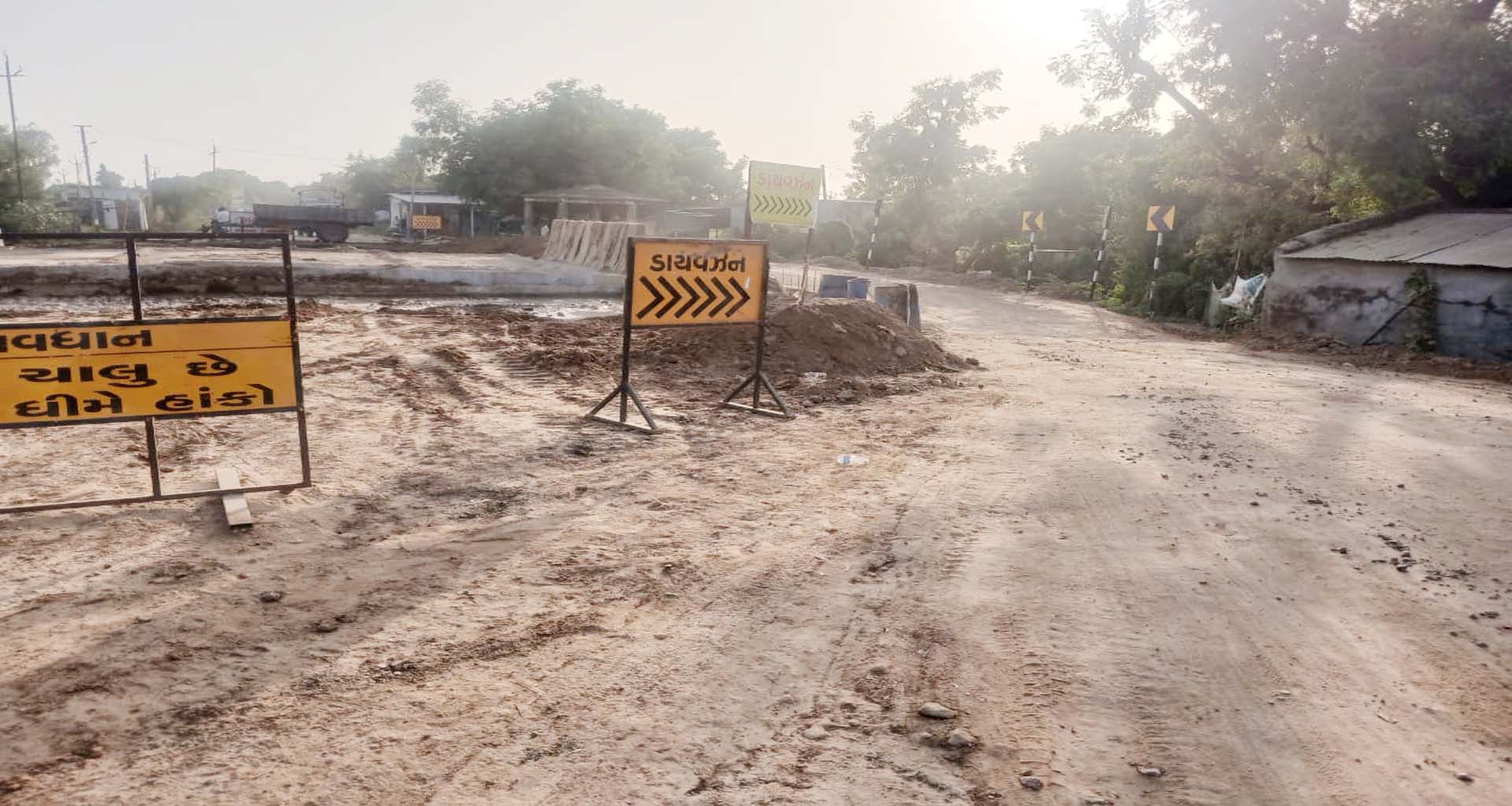 પાલનપુરના કુંભાસણથી કુંભલમેર ચોકડી સુધીનો માર્ગ બિસ્માર હાલતમાં : વાહનચાલકો અને રાહદારીઓને હાલાકી