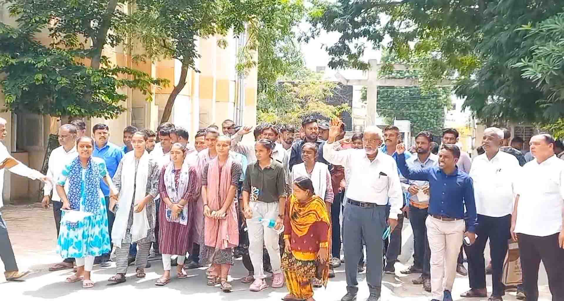 પાલનપુર ખાતે વિચરતી વિમુક્તિ જાતિએ કલેકટરને આપ્યું આવેદનપત્ર