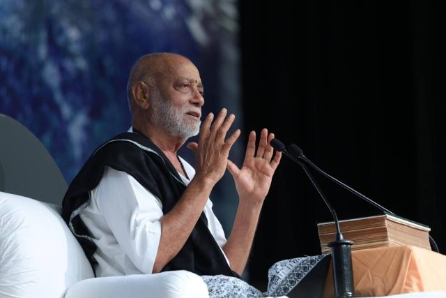 સત્ય પ્રેમ અને કરુણા ના મંત્રને જીવનમાં ઉતારીએ: એલચી શ્રી મૃદુલકુમારદાઓસ દ્રિતીય દિવસ કથામાં પૂજ્ય મોરારીબાપુને એમ્બેસેડર શ્રી એ આવકાર્યાદાઓસ