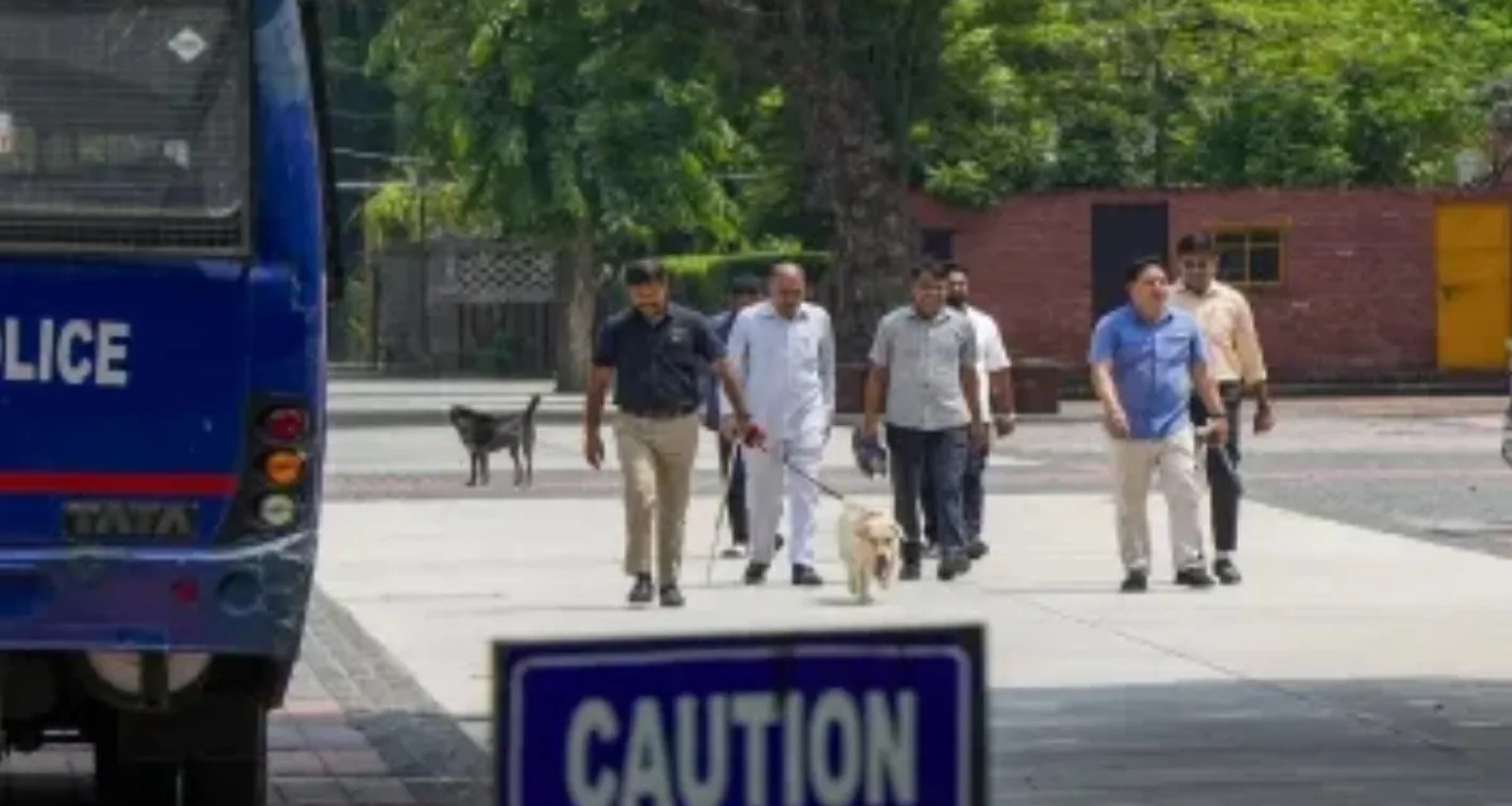 અમદાવાદની 10 શાળાઓને બોમ્બથી ઉડાવી દેવાની ધમકી