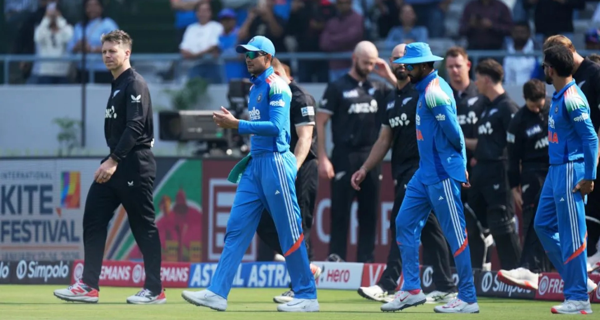 IND vs NZ 1st ODI લાઈવ: ભારતીય બોલરોનો મેચ પર દબદબો, ન્યુઝીલેન્ડે પોતાની સાતમી વિકેટ ગુમાવી