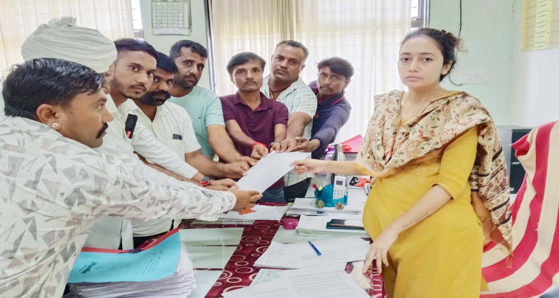 સર્વેમાં સુઇગામના કાણોઠી ગામના પીડિતોને અન્યાય થતાં ટી.ડી.ઓને રજૂઆત