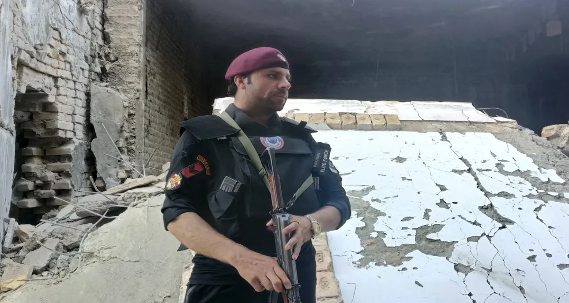 પાકિસ્તાનના ખૈબર પખ્તુનખ્વામાં અજાણ્યા બંદૂકધારીઓનો આતંક, 4 સૈનિકોના મોત