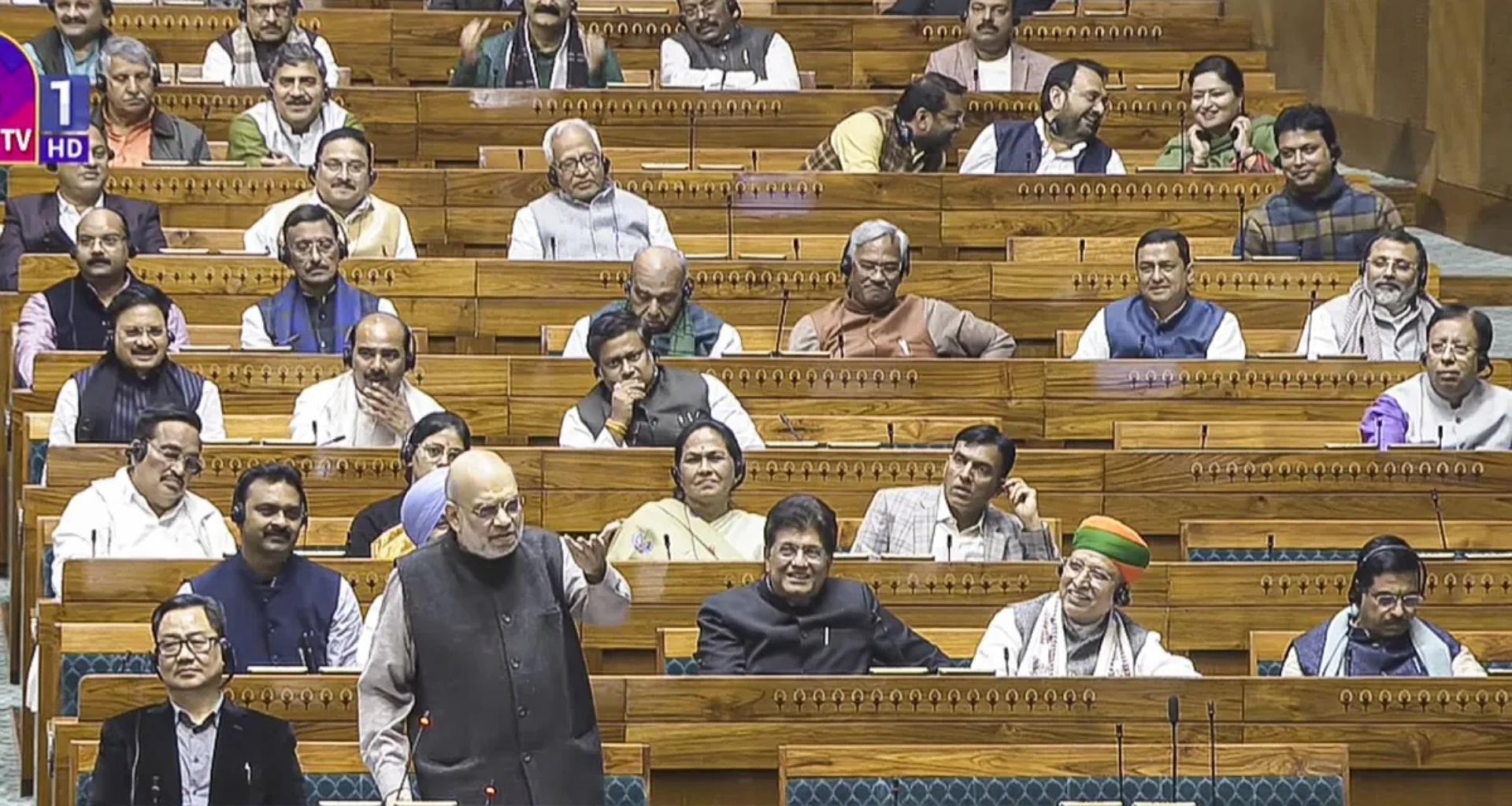 ટીએમસી સાંસદ પર ઈ-સિગારેટ પીવાનો આરોપ, અનુરાગ ઠાકુરે મુદ્દો ઉઠાવ્યો