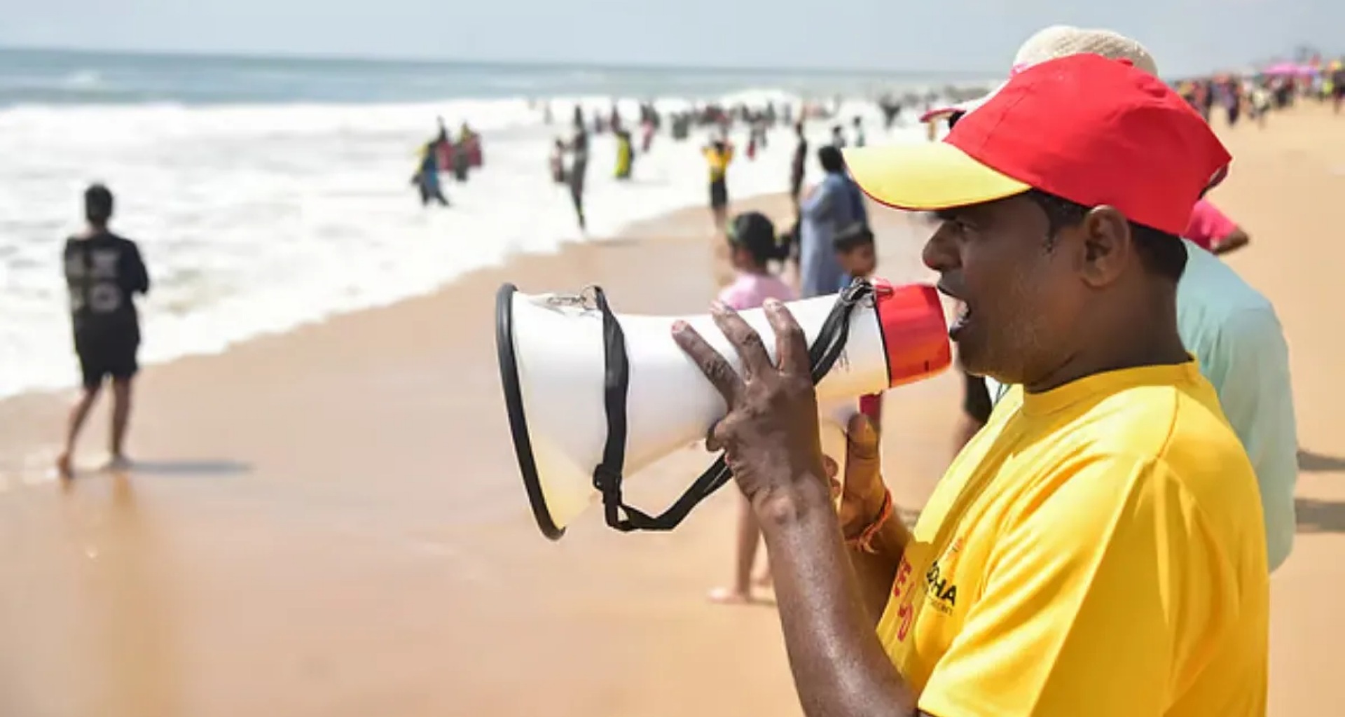 સાવધાન! ચક્રવાત મોન્થા 100 કિમીની ઝડપે નજીક આવી રહ્યું છે, ભારે વરસાદની ચેતવણી, સેના અને NDRF ટીમો એલર્ટ પર