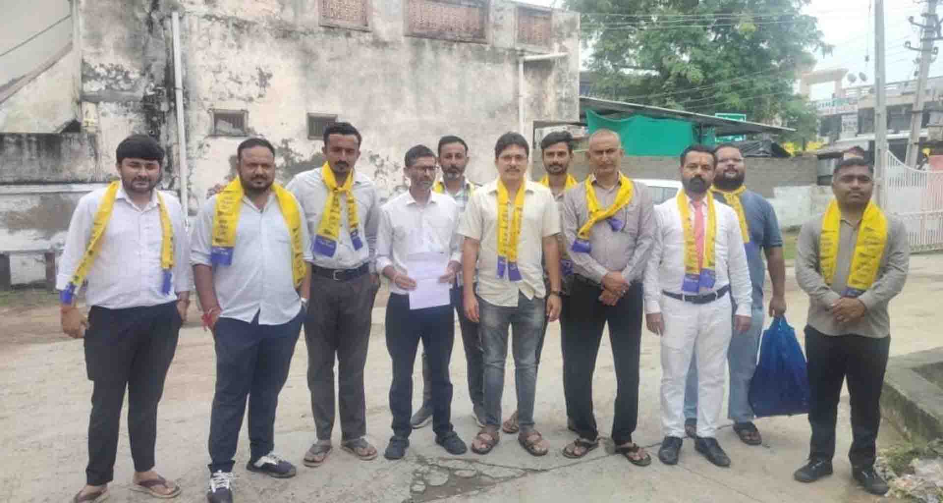 આમ આદમી પાર્ટીએ કલેકટરને આવેદનપત્ર પાઠવ્યું કપાસ પરની આયાત ડ્યુટી નાબૂદ કરવાના નિર્ણયનો વિરોધ