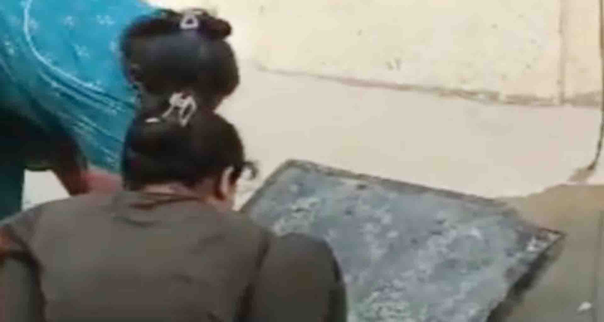 હારીજ પાલિકા સતાધીશોની ઉદાસીનતાને કારણે વોર્ડ નં.૫ ની મહિલાઓ જાતે ભૂગર્ભ ગટરની સફાઈ કરવા મજબુર બની