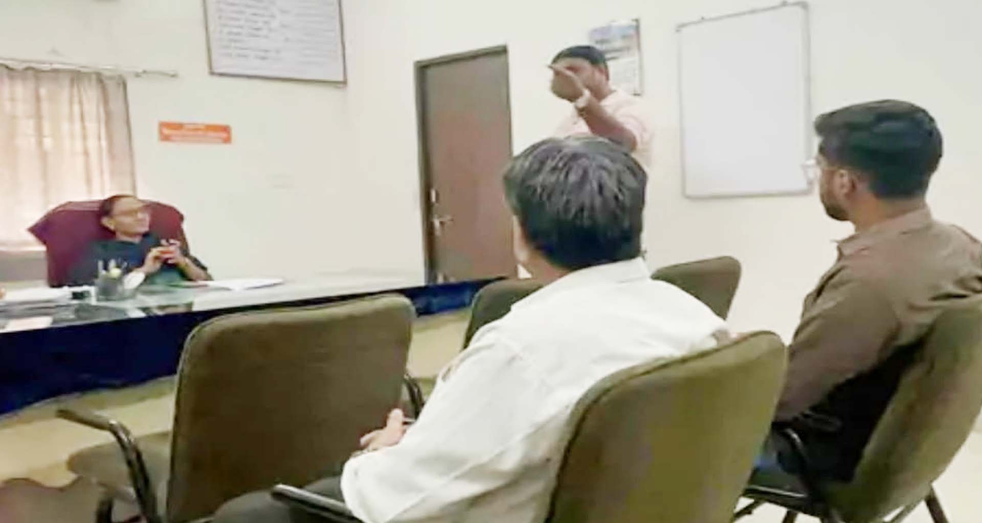 પાટણની સિદ્ધરાજનગર સોસાયટીમાં ગટરના પાણી ઉભરાતા રોગચાળાનો ભય