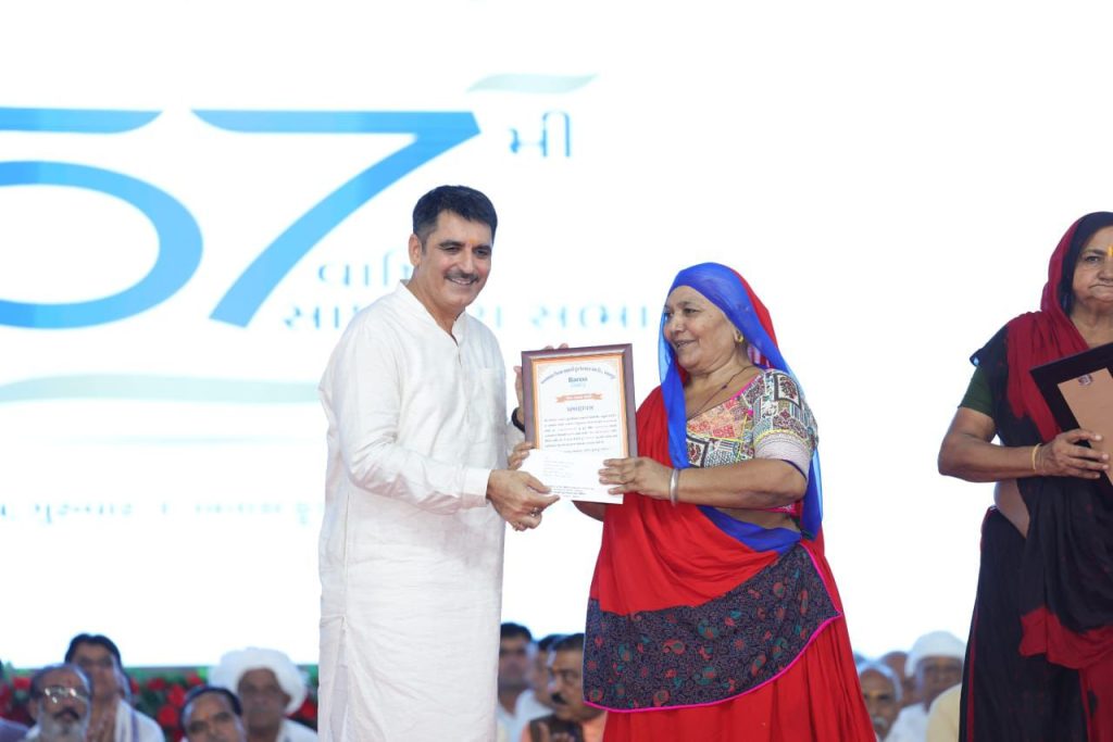 બનાસકાંઠાના માનીબેને 2024-25માં ₹ 1.94 કરોડનું દૂધ વેચ્યું, આ વર્ષે ₹3 કરોડનું દૂધ વેચવાનું લક્ષ્યાંક – Gujarati GNS News