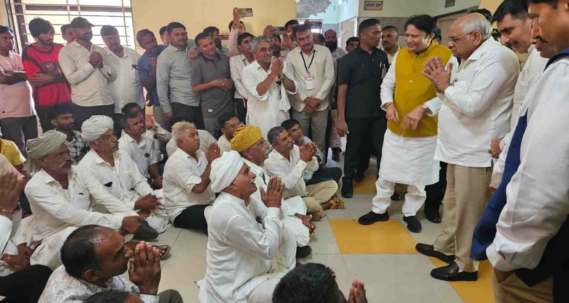 મુખ્યમંત્રી ભૂપેન્દ્રભાઈ પટેલે બનાસકાંઠાના સુઈગામની મુલાકાત લીધી, અસરગ્રસ્તોને હિંમત આપી