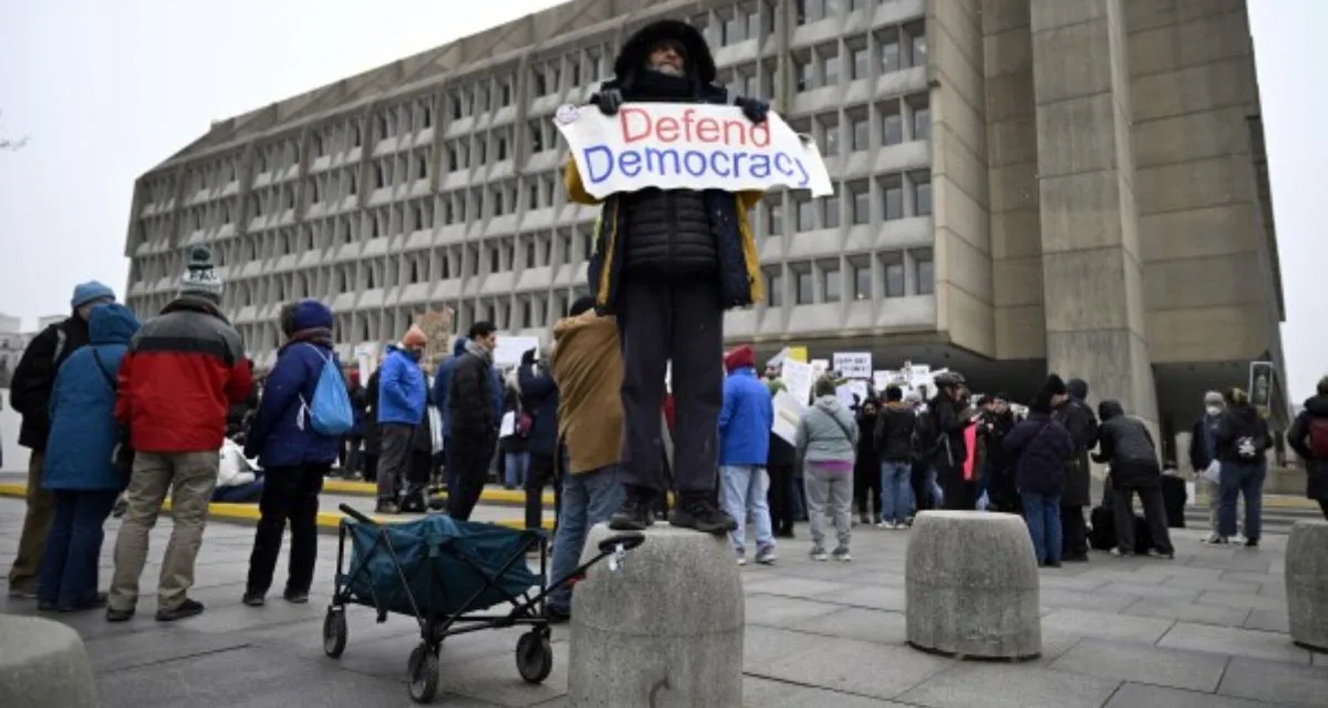 આજે 100,000 સરકારી કર્મચારીઓ રાજીનામું આપશે